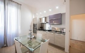 Mamo Florence - Amalia Piazza Signoria Apartment